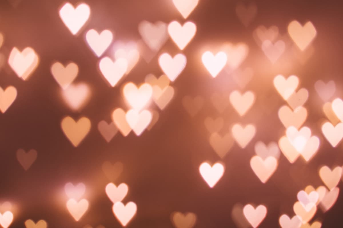 Liefdesverhalen schrijven die raken (zonder clichés)
